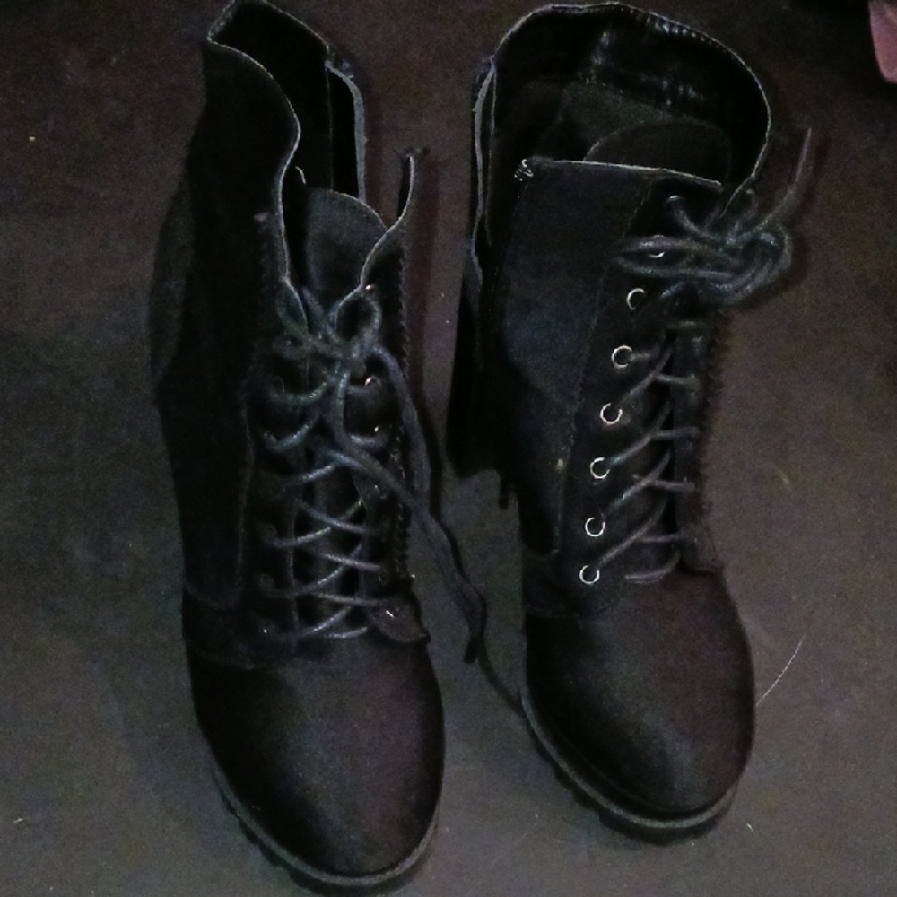Elegant Black Lace-Up Women's Boots